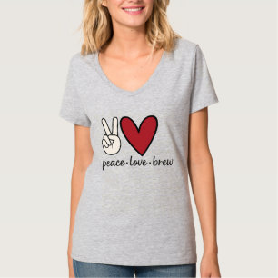 Camiseta V-Neck Peace Love Brew Coffee para Mulher