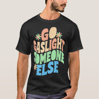 Camiseta Vá Gaslight Outra Pessoa Citação Engraçada e Sarcá
