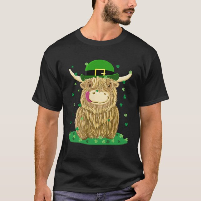 Camiseta Vaca das Terras Altas da Escócia com trevo do dia  (Frente)