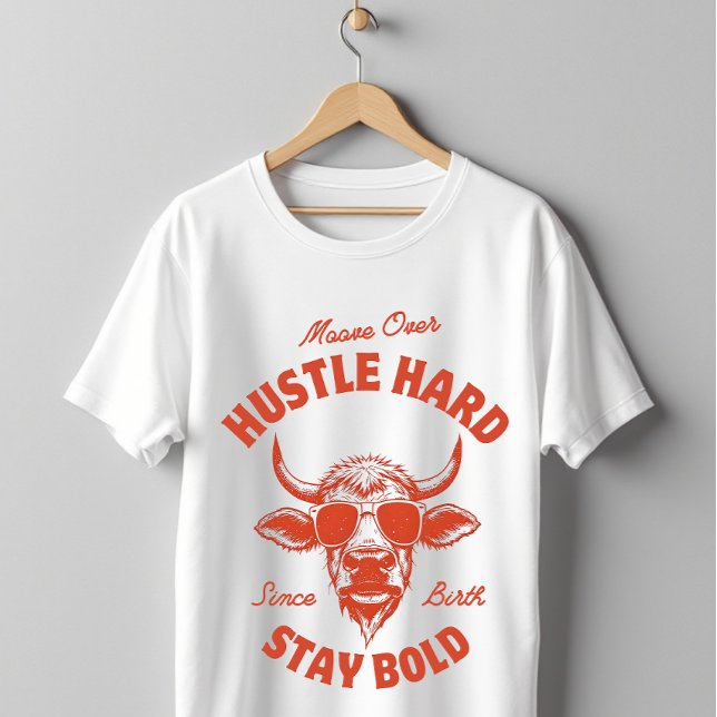 Camiseta Vaca Engraçada Moove Over Hustle Hard  (Criador carregado)