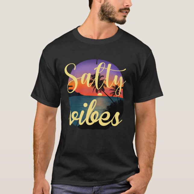 Camiseta Vacation Salty Vibes Relaxing Beach Sunset For Sum (Frente)
