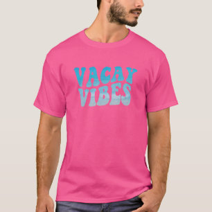 Camiseta Vacay Vibes 80s - Férias Retroativas Férias de Ver