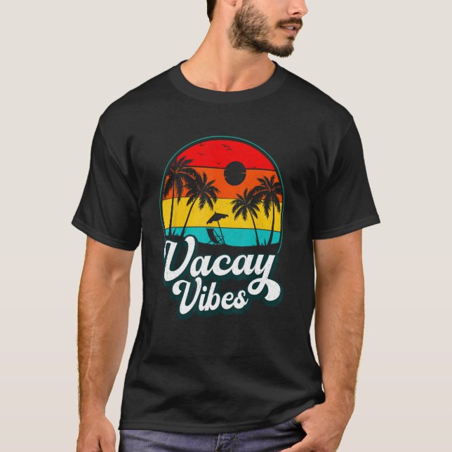 Camiseta Vacay Vibes Retro Palm Tree Sunset Beach Vacing (Frente)