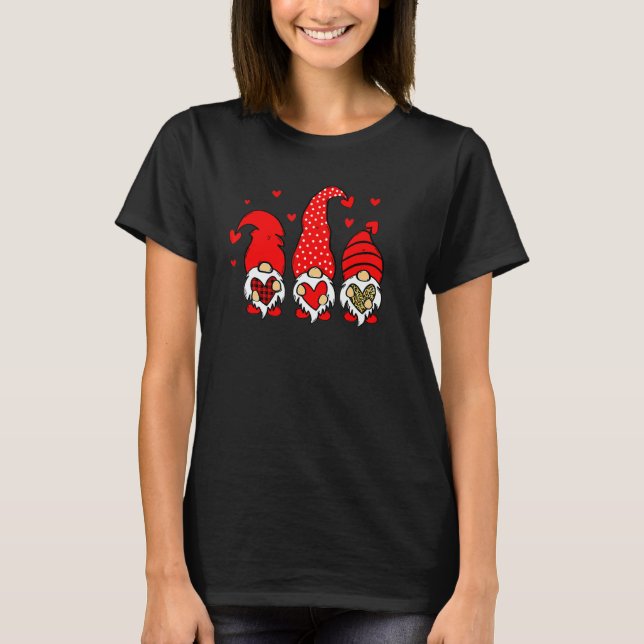 Camiseta Valentine Gnomes Holding Heart Leopard Happy Valen (Frente)