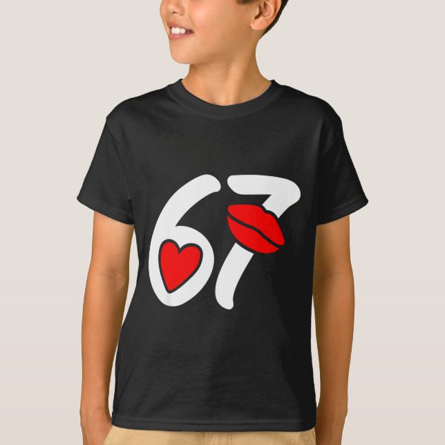 Camiseta Valentine’s Day 67 Meme Lips And Heart Funny Six S (Frente)