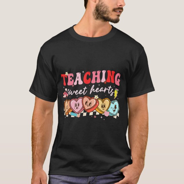 Camiseta Valentine Teaching Sweet Hearts Teacher Men Women  (Frente)