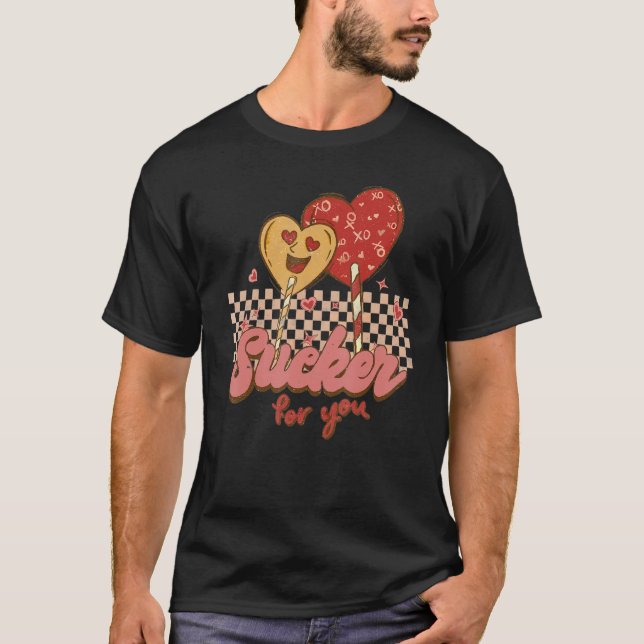Camiseta Valentine's Day Im a Sucker For You Heart Lollipop (Frente)