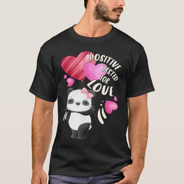 Camiseta Valentine's day panda bear with hearts (Frente)