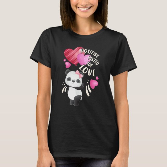 Camiseta Valentine's day panda bear with hearts (Frente)