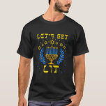 Camiseta Vamos Lit Hanukkah, judeu Menorah judeu Chanukk<br><div class="desc">O vamos Get Lit Hanukkah Tshirt é um presente Excelente para Celebrar Hanukkah 2021 para cada judeu - Homens, Mulheres, Crianças, Pai, Mãe, Rabino, Filho, Filha ou Membro da Família. Design de excelente com Menorah, nove velas, David Star e Engraçada citação de Chanukah. Emparelhe este Vamos Coloque a camiseta Get...</div>