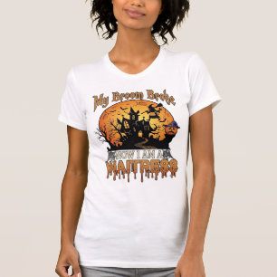 Camiseta Vassoura Quebrada Garçonete Halloween Bruxa Casa A