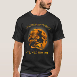 Camiseta Vassouras Andando Em Um Salão Das Estradas Do Dese
