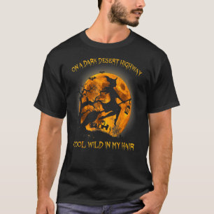 Camiseta Vassouras Andando Em Um Salão Das Estradas Do Dese