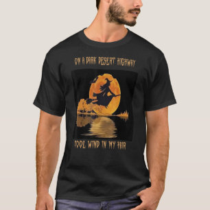Camiseta Vassouras Andando Em Um Salão Das Estradas Do Dese