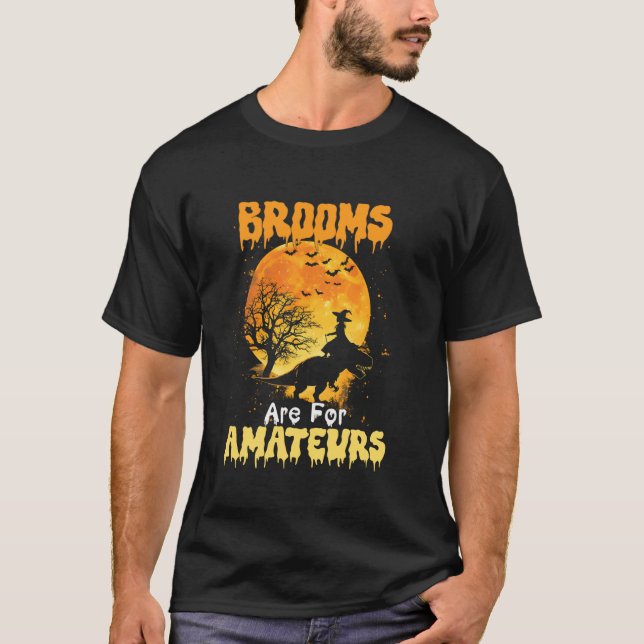 Camiseta Vassouras São Para Amadores T rex Riding Witold Ha (Frente)