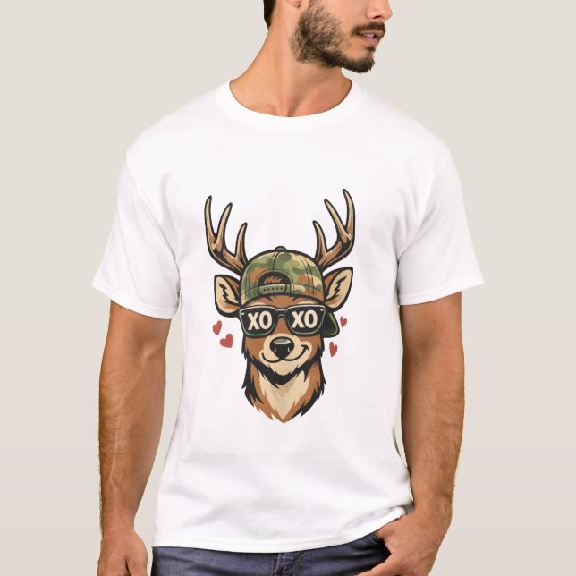 Camiseta Veado XO com Boné Camuflado – Design Divertido do  (Frente)