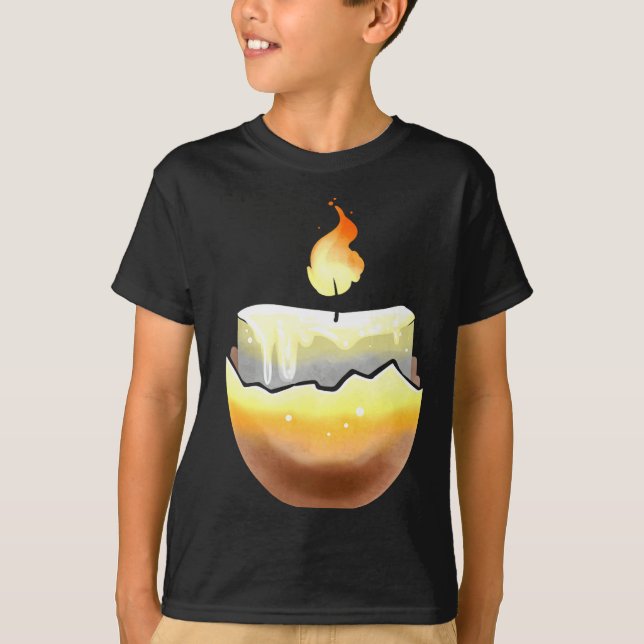 Camiseta Vela Queimando Dentro de uma Casca de Ovo para Pás (Frente)
