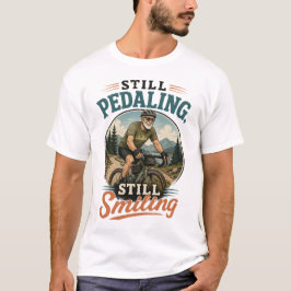 Camiseta Velho ainda pedalando, ainda sorrindo andando de b