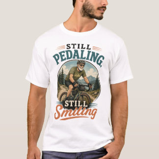 Camiseta Velho ainda pedalando, ainda sorrindo andando de b