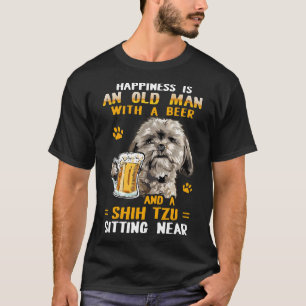 Camiseta Velho Com Cerveja E Shih Tzu Sentado Perto