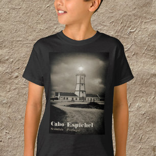 Camiseta Velho farol em uma noite de tempestade