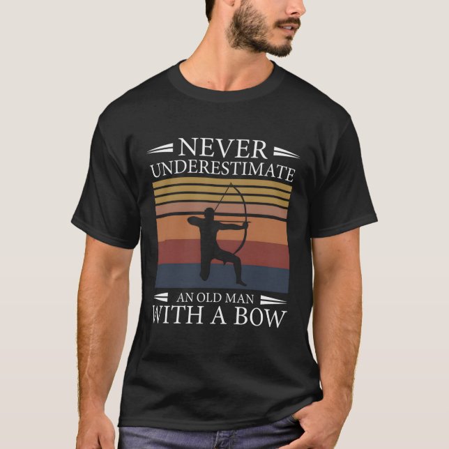 Camiseta Velho Homem Com Arco Arqueiro Caçador De Seta (Frente)