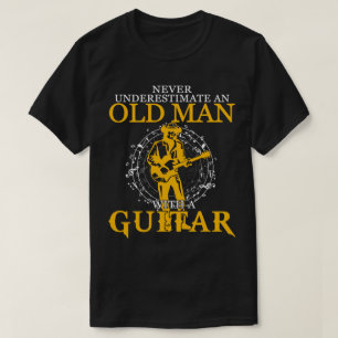 Camiseta Velhote com guitarra dá guitarra para ele