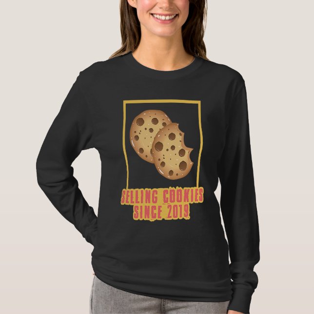Camiseta Vendendo Biscoitos Desde 2019 Fazendo Biscoitos (Frente)
