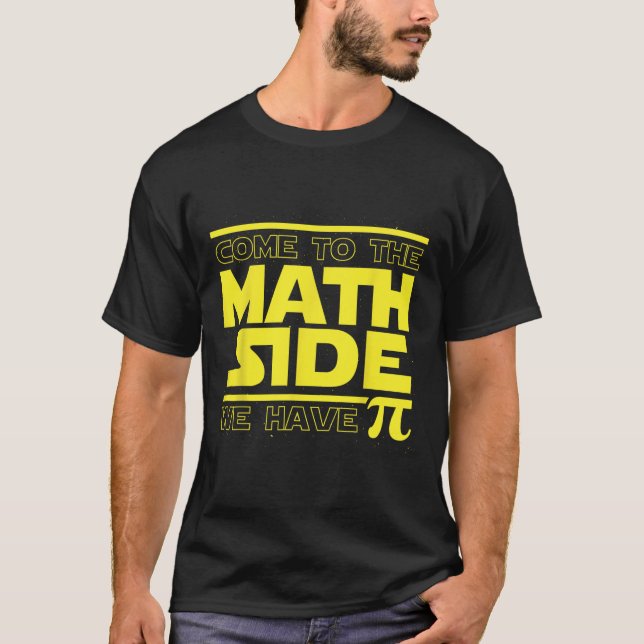 Camiseta Venha Para o Lado da Matemática Nós Temos Pi Pi Da (Frente)