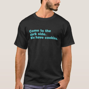 Camiseta Venha para o lado negro. Temos biscoitos.