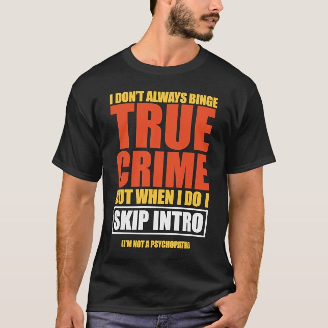 Camiseta Verdadeiro Crime Binge Observando Introdução de Pé (Frente)