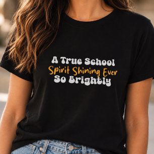 Camiseta Verdadeiro Espírito Escolar Brilhando Fortemente
