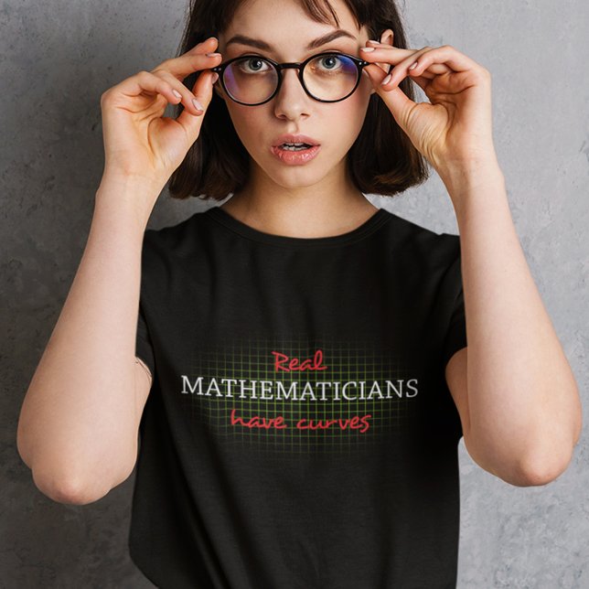 Camiseta Verdadeiros Matemáticos Têm Curvas | Matemática Di (Criador carregado)