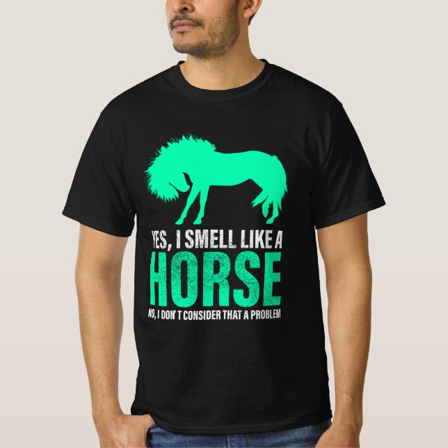 Camiseta Verde Sim Eu Cheiro Como Um Cavalo (Frente)