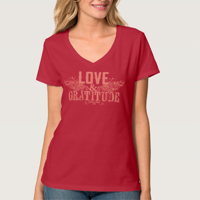 Camiseta Vermelha com Palavras Amor e Gratidão (Frente)