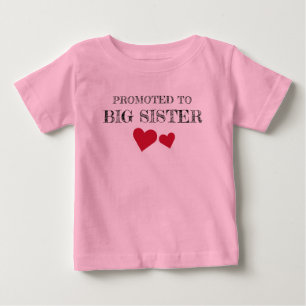 Camiseta Vermelha Corações Promovida a Irmã Mais V