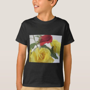 Camiseta Vermelho Amd Rosas Amarelas