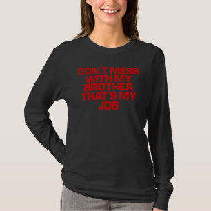 Camiseta Vermelho dizendo Não se meta com meu irmão que é m