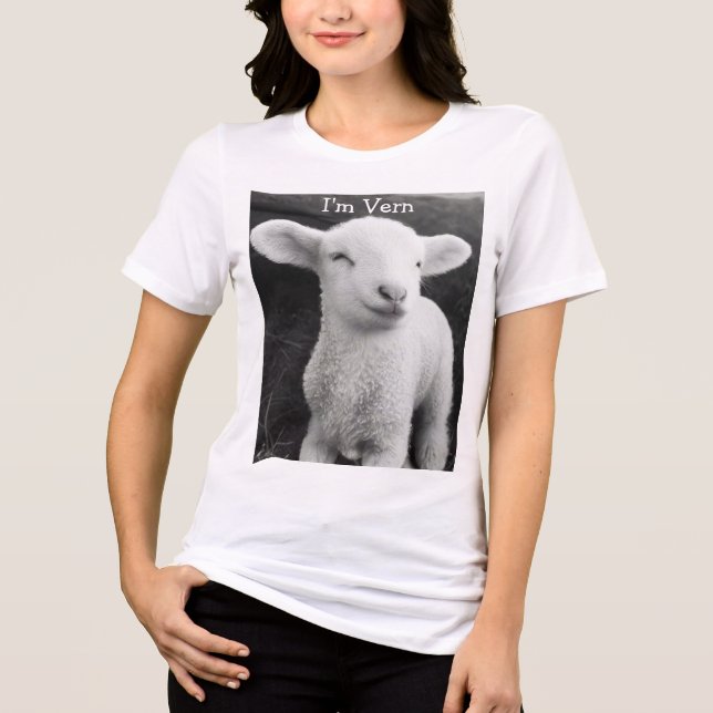 Camiseta Vern The Viral Lamb Cozy Emotional Energy  (Frente)