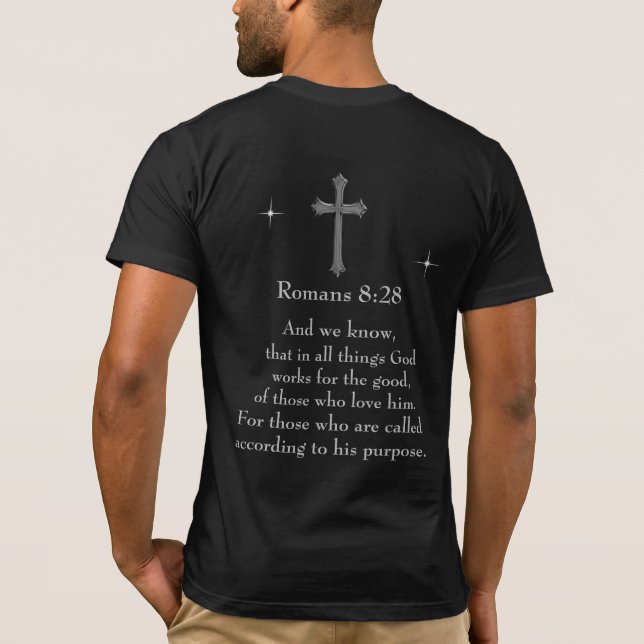 Camiseta versículo bíblico cristão Romanos 8:28 (Verso)