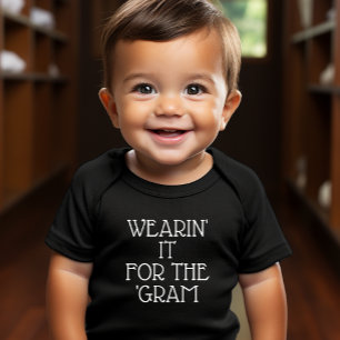 Camiseta Vestindo para o 'Gram Baby'