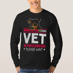 Camiseta Vet In Progress Carregando O Futuro Médico Animal