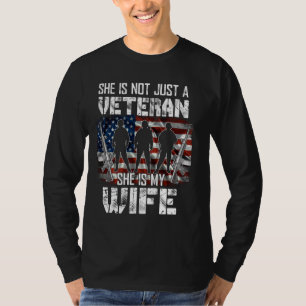 Camiseta Veterana Ela É Minha Esposa Bandeira Americana Dia