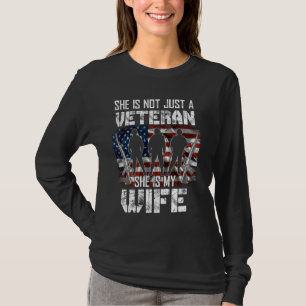 Camiseta Veterana Ela É Minha Esposa Bandeira Americana Dia