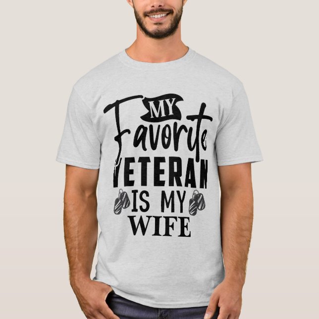 Camiseta Veterano favorito é minha esposa orgulhosa marido  (Frente)
