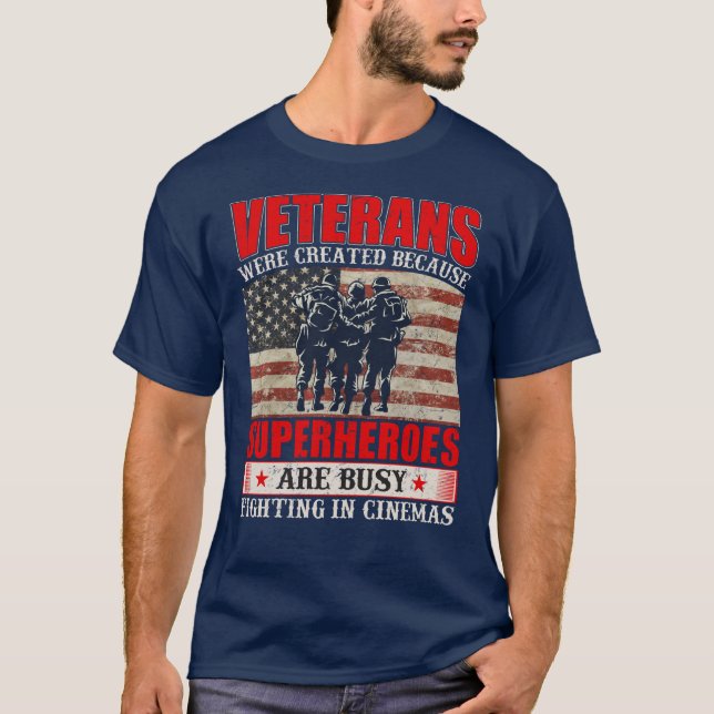 Camiseta Veteranos Porque Super-Heróis Ocupados em Cinemas (Frente)