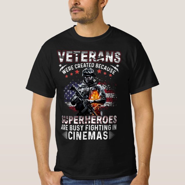 Camiseta Veteranos Porque Super-Heróis Ocupados em Cinemas (Frente)