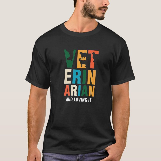 Camiseta Veterinária E Adorando It Vet Tech Veterinary Tec (Frente)
