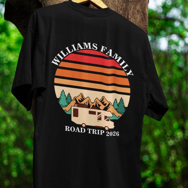 Camiseta Viagem de montanha de férias da família de nomes p (Criador carregado)