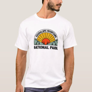 Camiseta Viagem Gráfico Retro Sobre Montanhas Guadalupe Nat